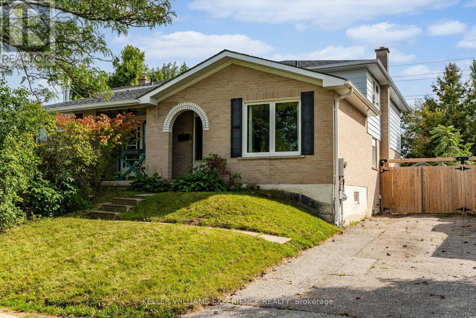 21 B College Crescent