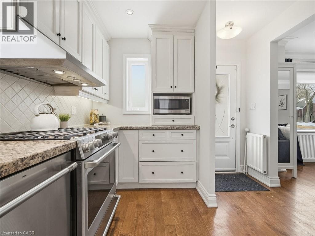 Single Family at 205 PRINCE EDWARD Drive, Toronto, Ontario - Photo 5 - RE/MAX Garden City Realty