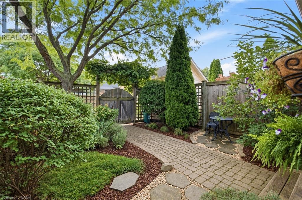 Single Family at 25 BALMORAL Drive, Niagara-on-the-Lake, Ontario - Photo 3 - RE/MAX Garden City Realty