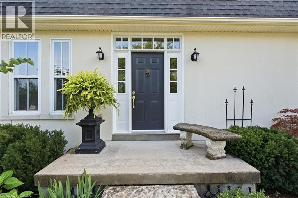 Single Family at 25 BALMORAL Drive, Niagara-on-the-Lake, Ontario - Photo 5 - RE/MAX Garden City Realty