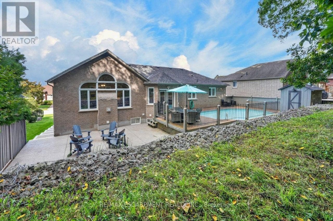 Single Family at 126 Dorchester Drive, Grimsby (Grimsby East), Ontario - Photo 3 - RE/MAX Garden City Realty