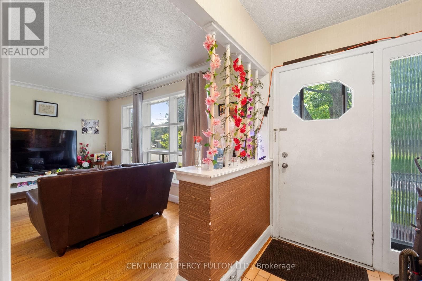Single Family at 10 Belmore Avenue, Toronto (Wexford-Maryvale), Ontario - Photo 4 - RE/MAX Garden City Realty