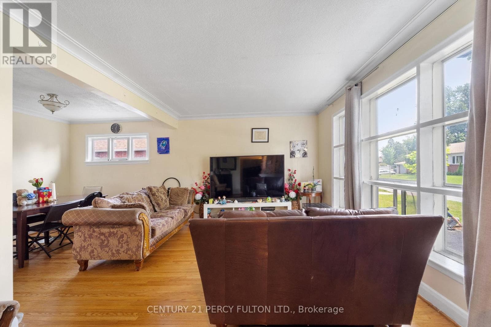 Single Family at 10 Belmore Avenue, Toronto (Wexford-Maryvale), Ontario - Photo 6 - RE/MAX Garden City Realty