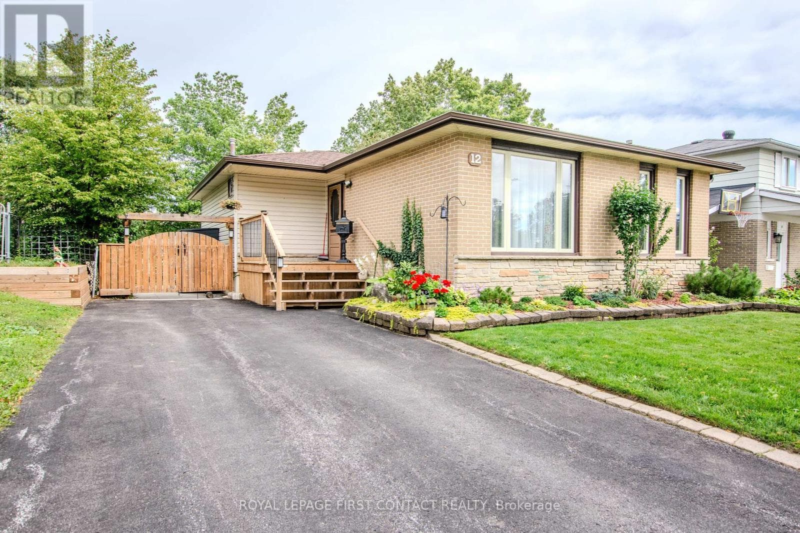 12 Daphne Crescent