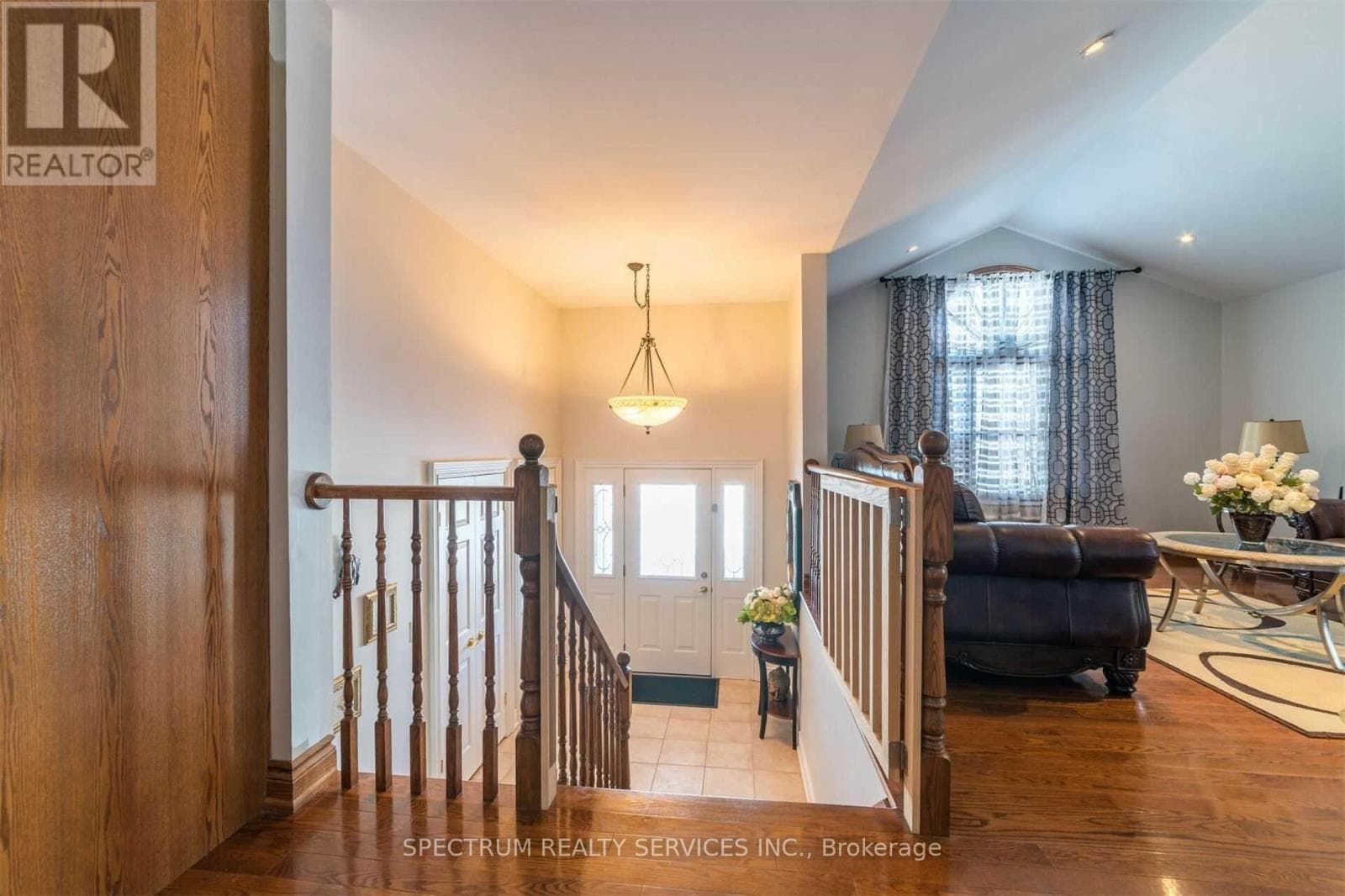 Single Family at 8112 Beaver Glen Drive, Niagara Falls (Ascot), Ontario - Photo 4 - RE/MAX Garden City Realty