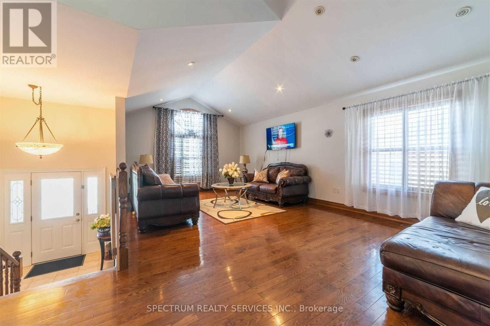 Single Family at 8112 Beaver Glen Drive, Niagara Falls (Ascot), Ontario - Photo 5 - RE/MAX Garden City Realty