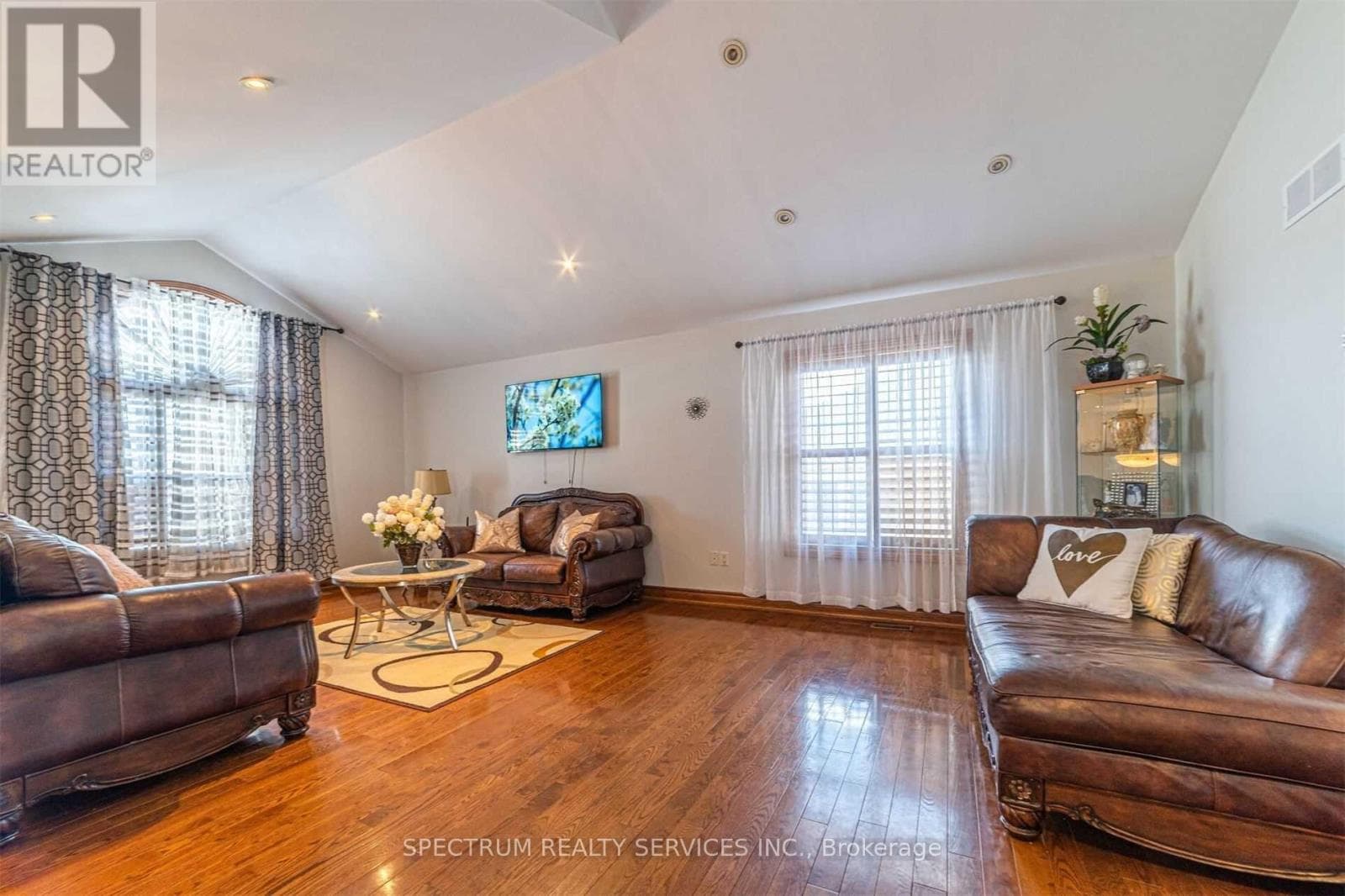 Single Family at 8112 Beaver Glen Drive, Niagara Falls (Ascot), Ontario - Photo 7 - RE/MAX Garden City Realty