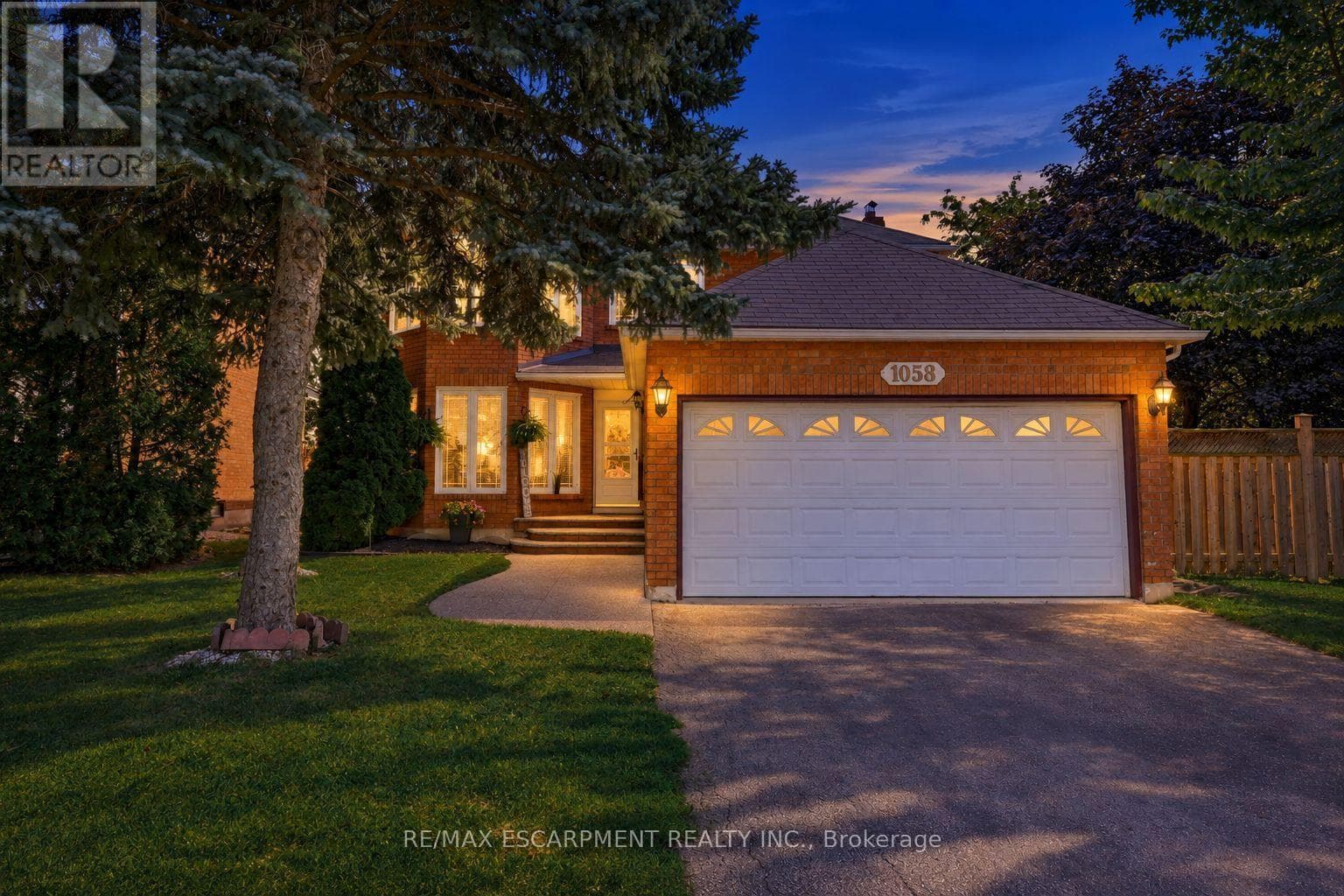 Single Family at 1058 Glenbrook Avenue, Oakville (WC Wedgewood Creek), Ontario - Photo 3 - RE/MAX Garden City Realty