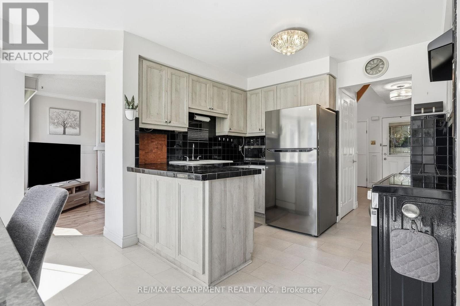 Single Family at 1058 Glenbrook Avenue, Oakville (WC Wedgewood Creek), Ontario - Photo 6 - RE/MAX Garden City Realty