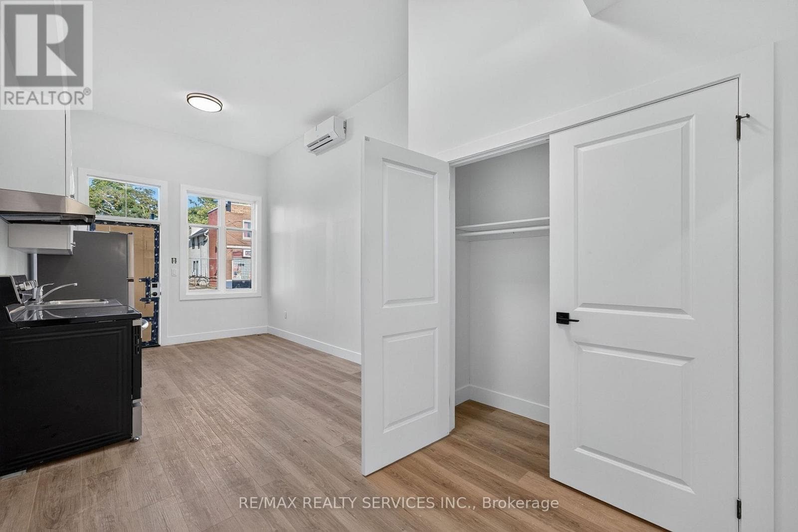 Single Family at 1- 260 King Street, Welland (Welland Downtown), Ontario - Photo 10 - RE/MAX Garden City Realty