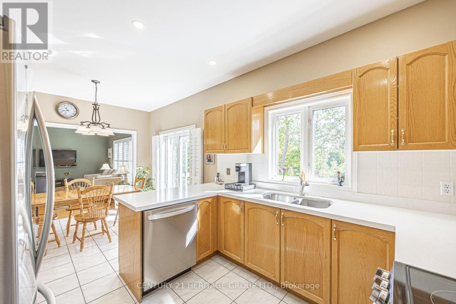 Single Family at 397 Renzius Court, Newmarket (Gorham-College Manor), Ontario - Photo 10 - RE/MAX Garden City Realty