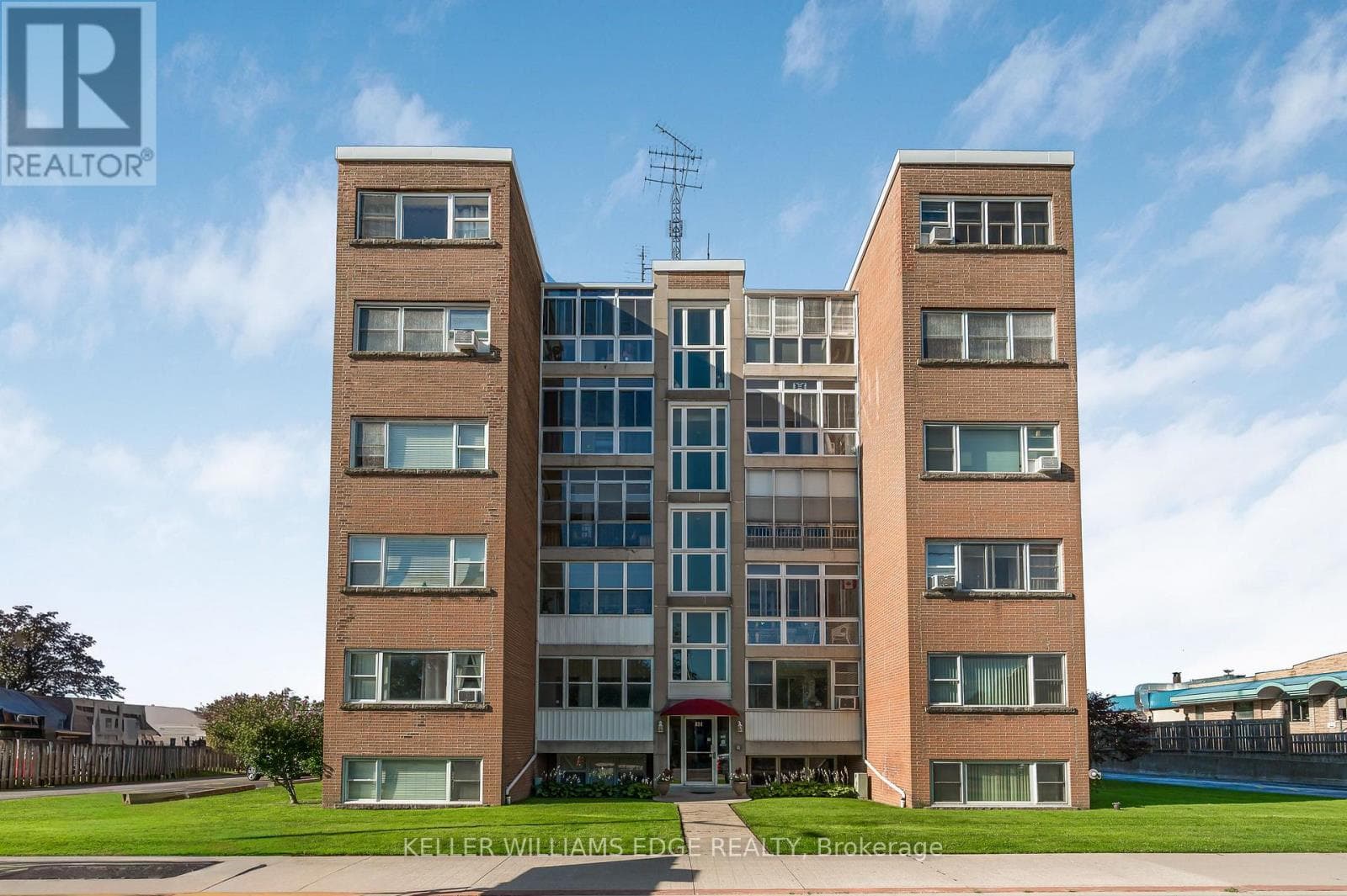 9- 824 Brant Street