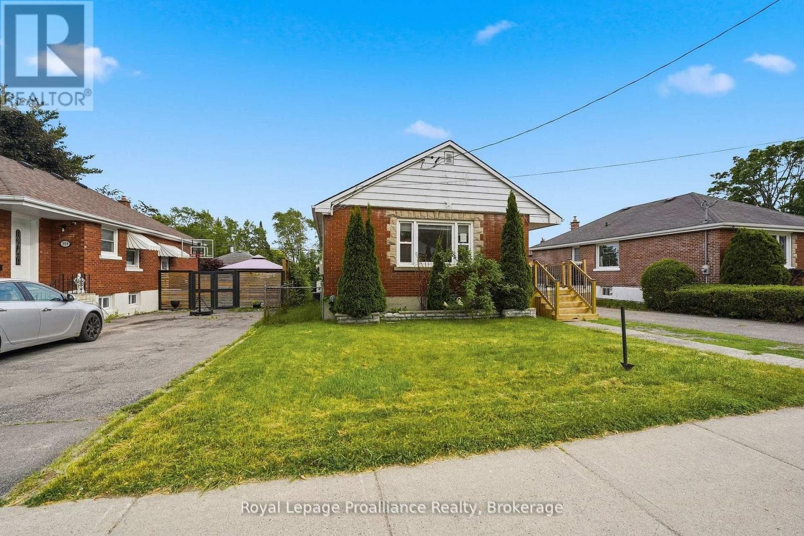 Single Family at 355 Bridge Street, Belleville (Thurlow Ward), Ontario - Photo 8 - RE/MAX Garden City Realty