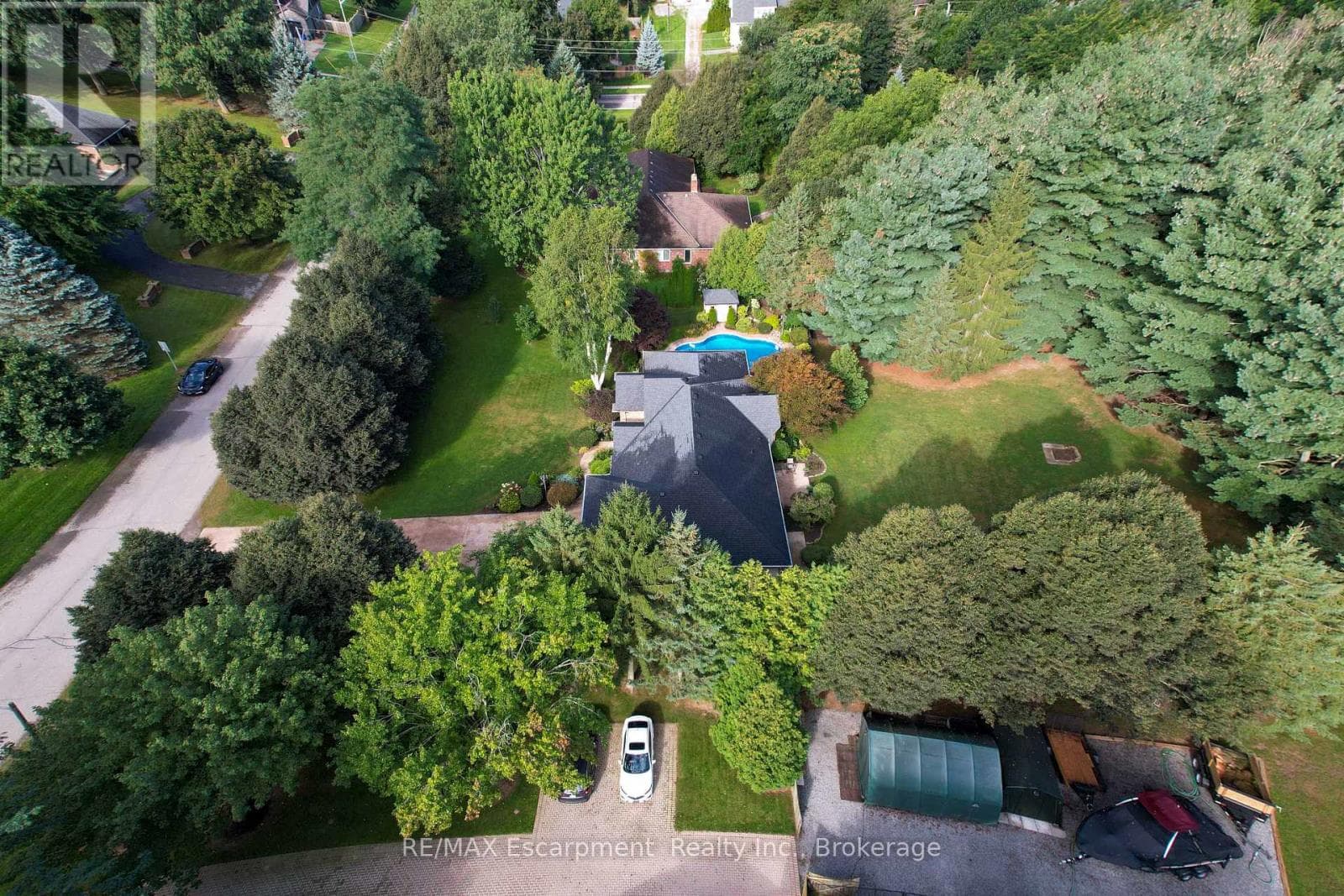 Single Family at 31 Alder Crescent, Pelham (Fenwick), Ontario - Photo 4 - RE/MAX Garden City Realty