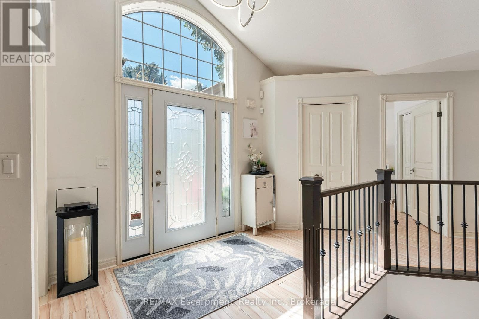 Single Family at 31 Alder Crescent, Pelham (Fenwick), Ontario - Photo 7 - RE/MAX Garden City Realty
