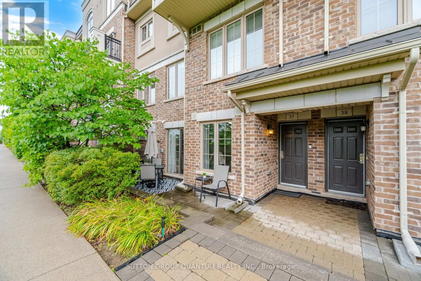 37- 2441 Greenwich Drive