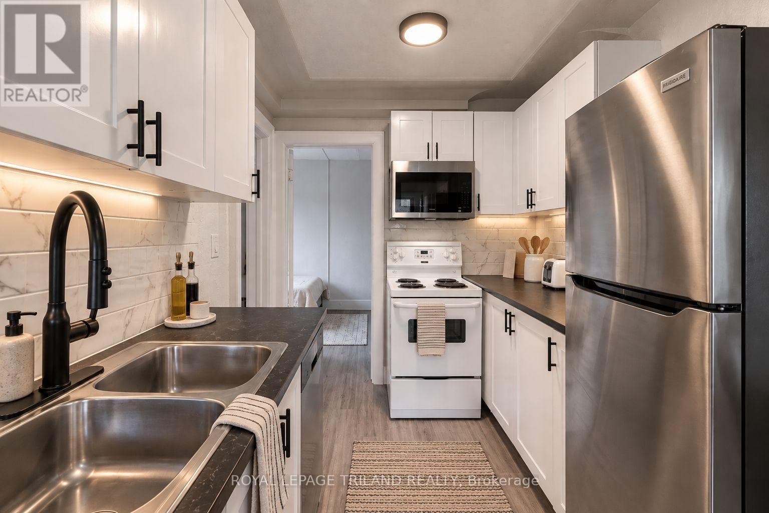 Multi-family at 10- 425 Mckenzie Avenue, London South (South F), Ontario - Photo 3 - RE/MAX Garden City Realty