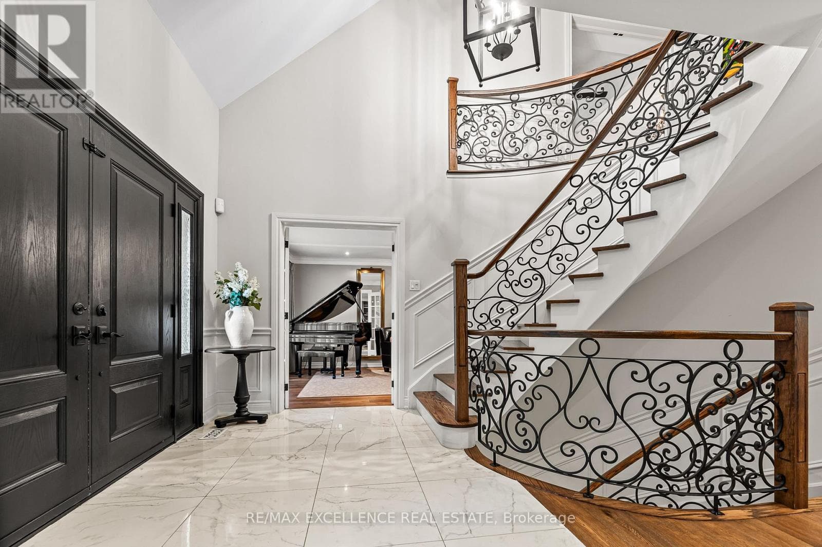 Single Family at 2446 Hammond Road, Mississauga (Sheridan), Ontario - Photo 4 - RE/MAX Garden City Realty