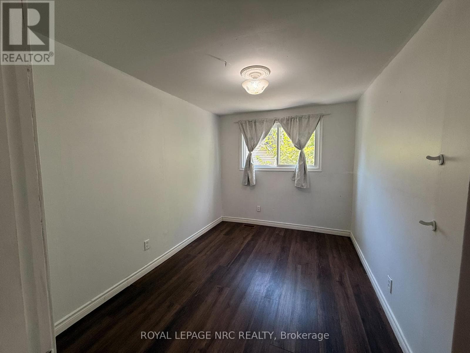 Single Family at Main level- 8200 WOODBINE Street, Niagara Falls (Ascot), Ontario - Photo 3 - RE/MAX Garden City Realty