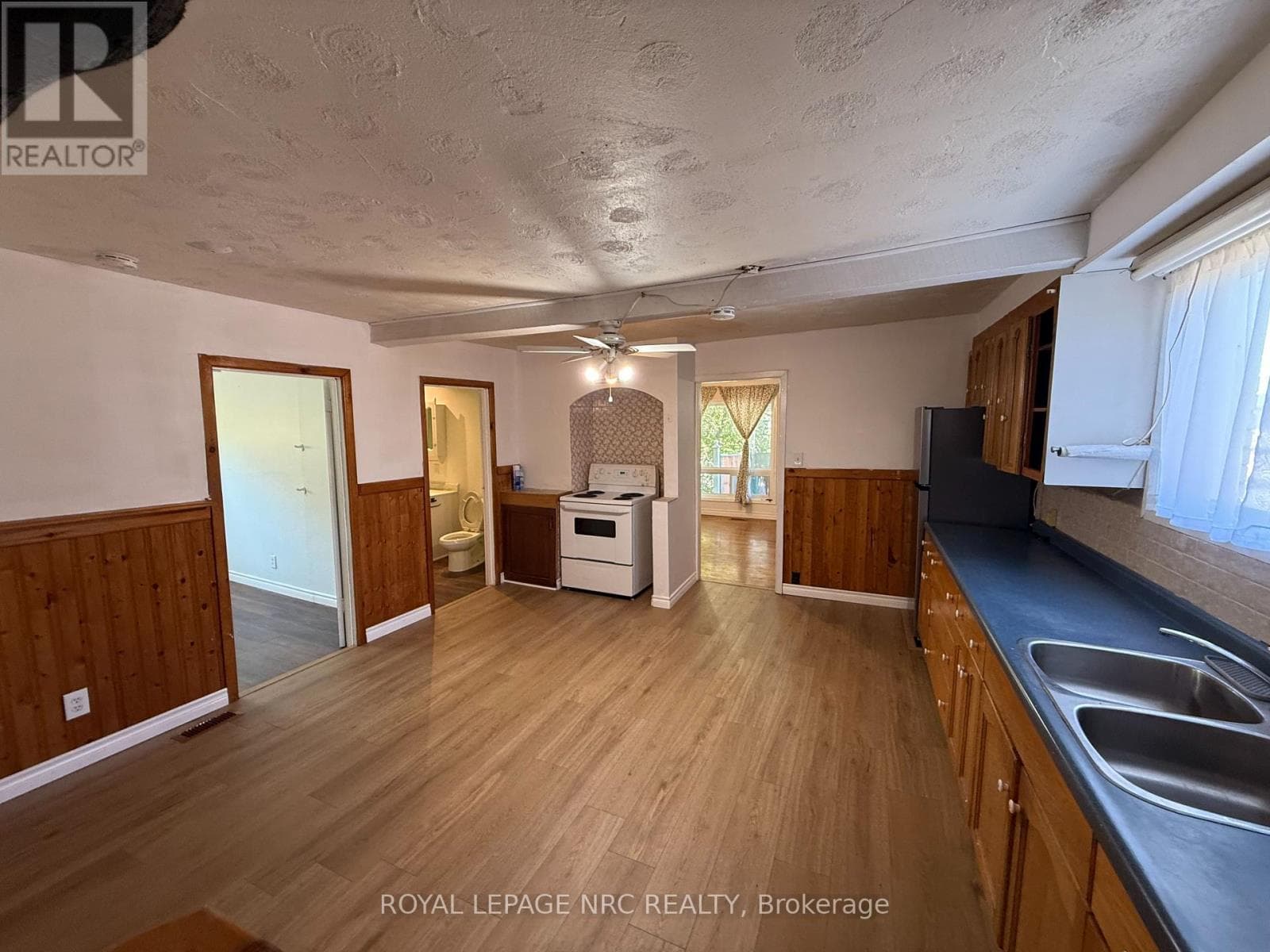 Single Family at Main level- 8200 WOODBINE Street, Niagara Falls (Ascot), Ontario - Photo 6 - RE/MAX Garden City Realty
