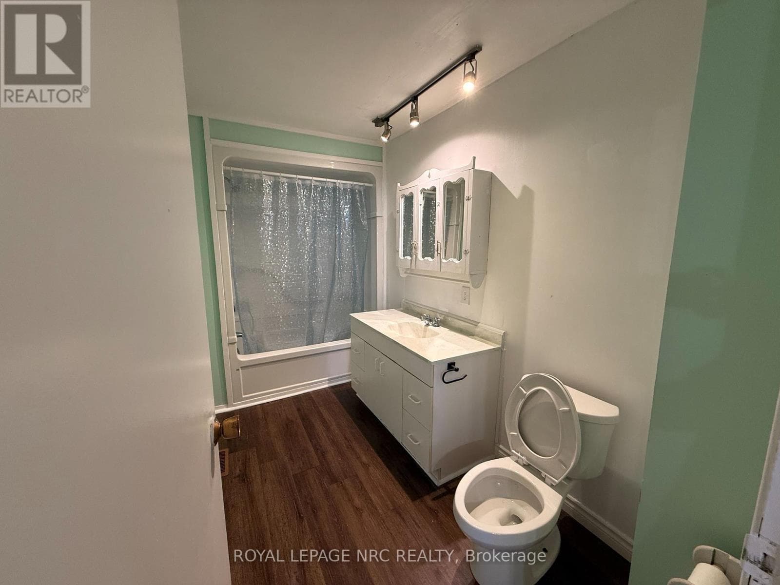 Single Family at Main level- 8200 WOODBINE Street, Niagara Falls (Ascot), Ontario - Photo 9 - RE/MAX Garden City Realty
