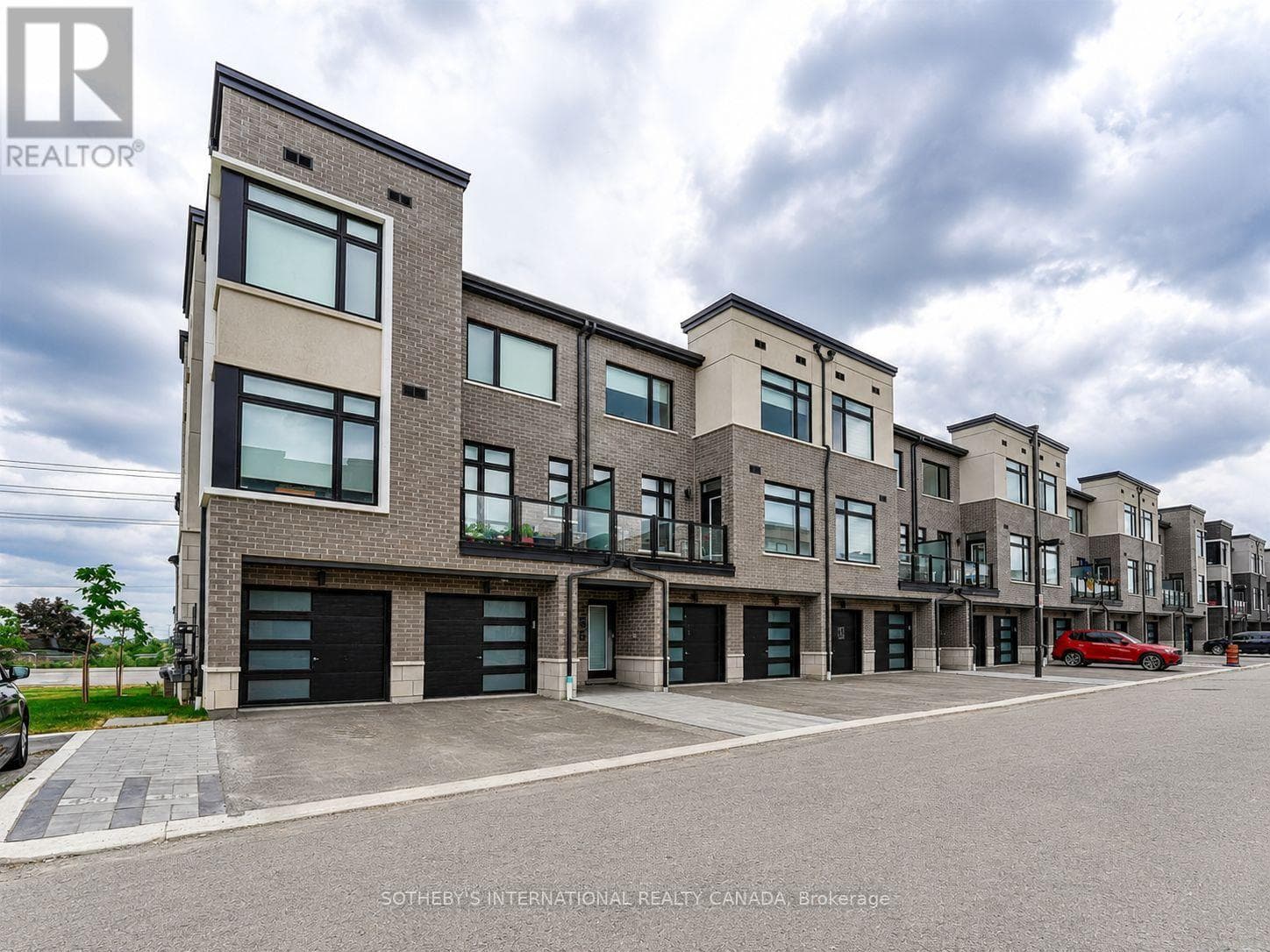 419- 2550 Castlegate Crossing