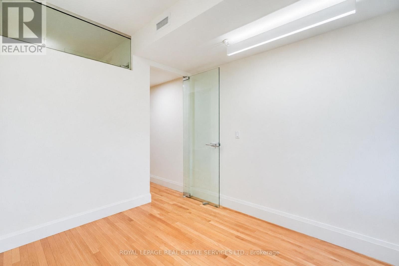Office at 54 1/2 ST PATRICK Street, Toronto (Kensington-Chinatown), Ontario - Photo 9 - RE/MAX Garden City Realty
