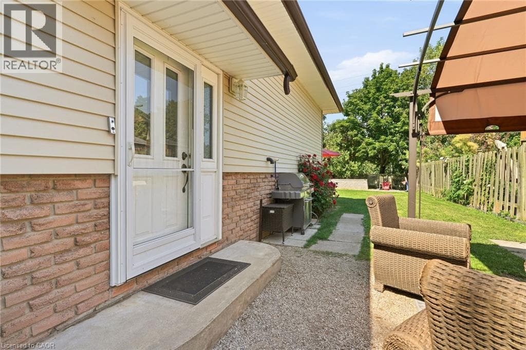 Single Family at 3 GLENGROVE Avenue, Grimsby, Ontario - Photo 3 - RE/MAX Garden City Realty