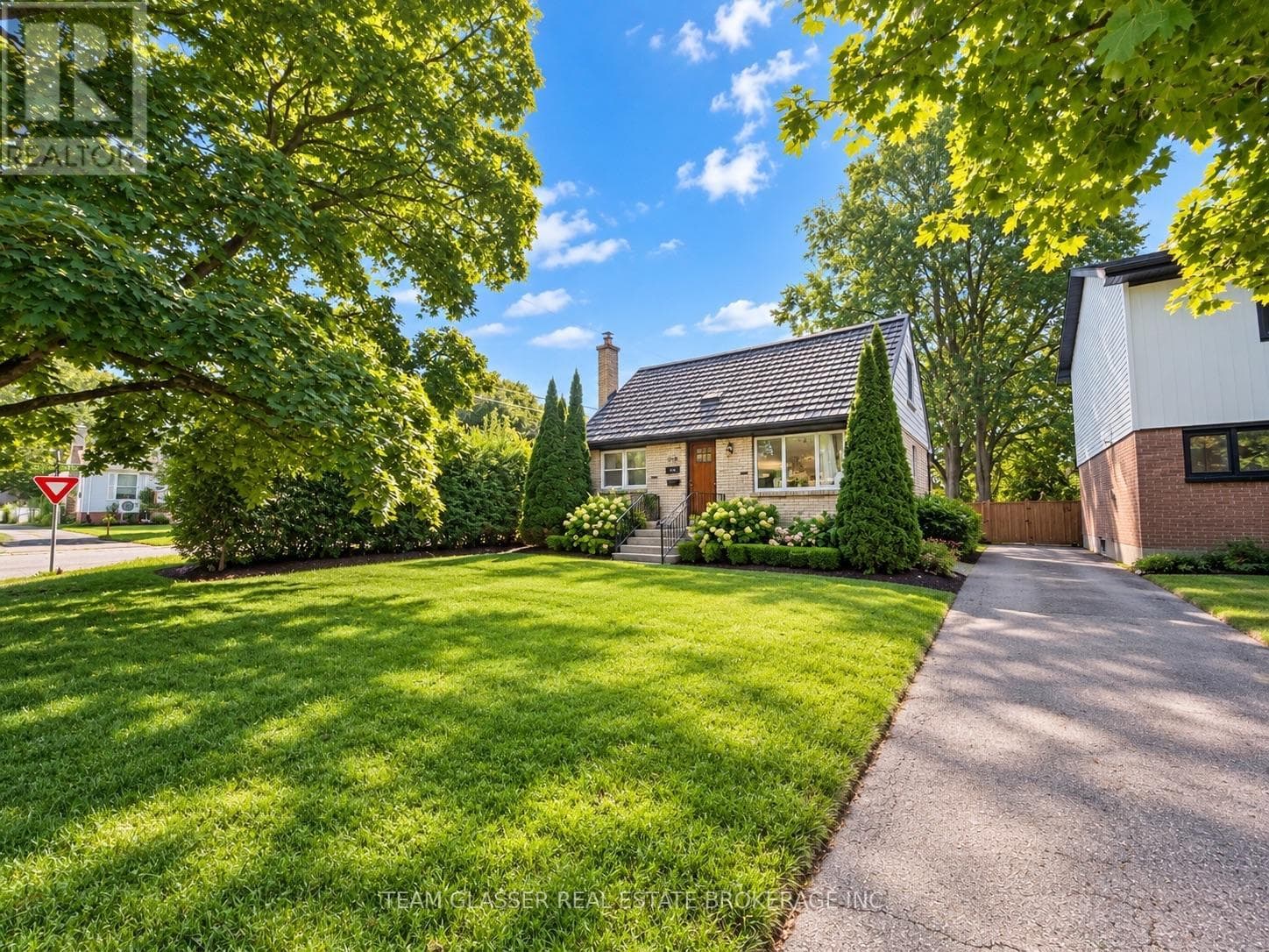Single Family at Upper- 723 STRATHMEYER Street, London East (East C), Ontario - Photo 2 - RE/MAX Garden City Realty