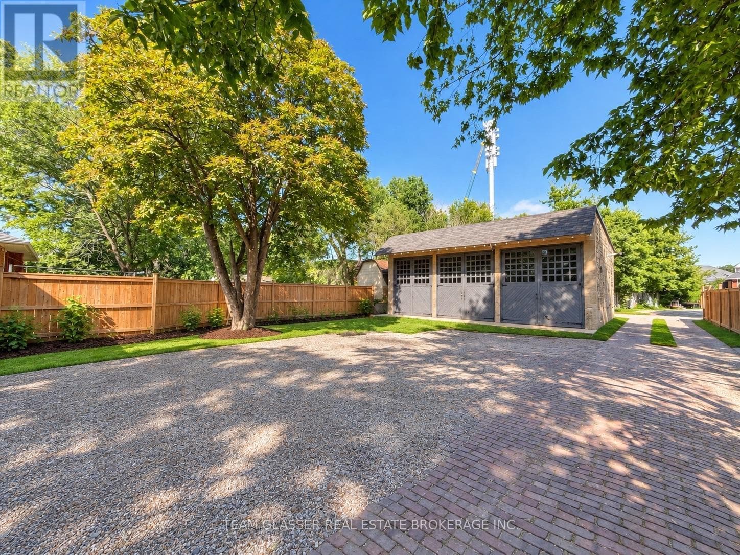 Single Family at Upper- 884 TRAFALGAR Street, London East (East L), Ontario - Photo 3 - RE/MAX Garden City Realty