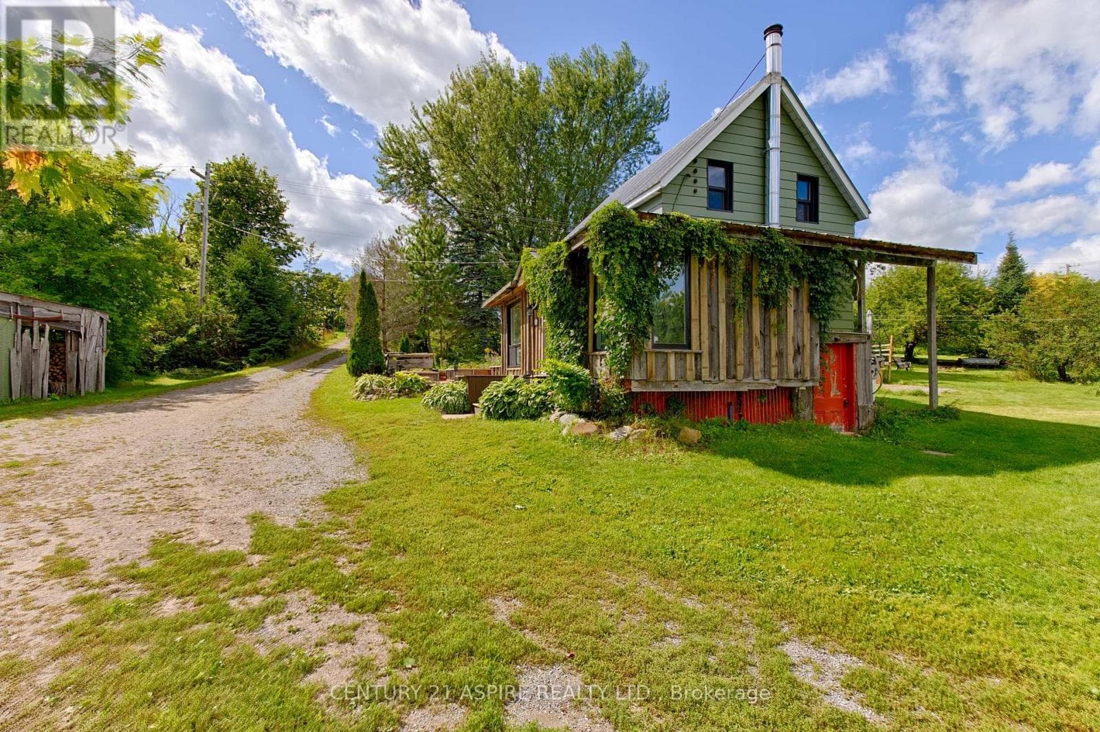Single Family at 2552 Micksburg Road, Laurentian Valley, Ontario - Photo 5 - RE/MAX Garden City Realty