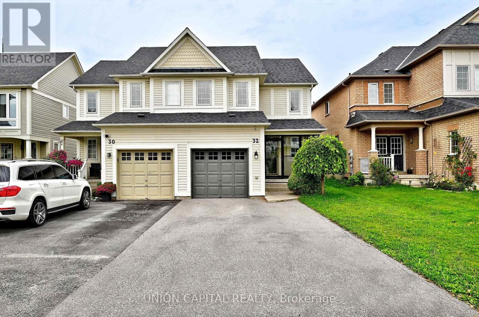 32 Regatta Crescent