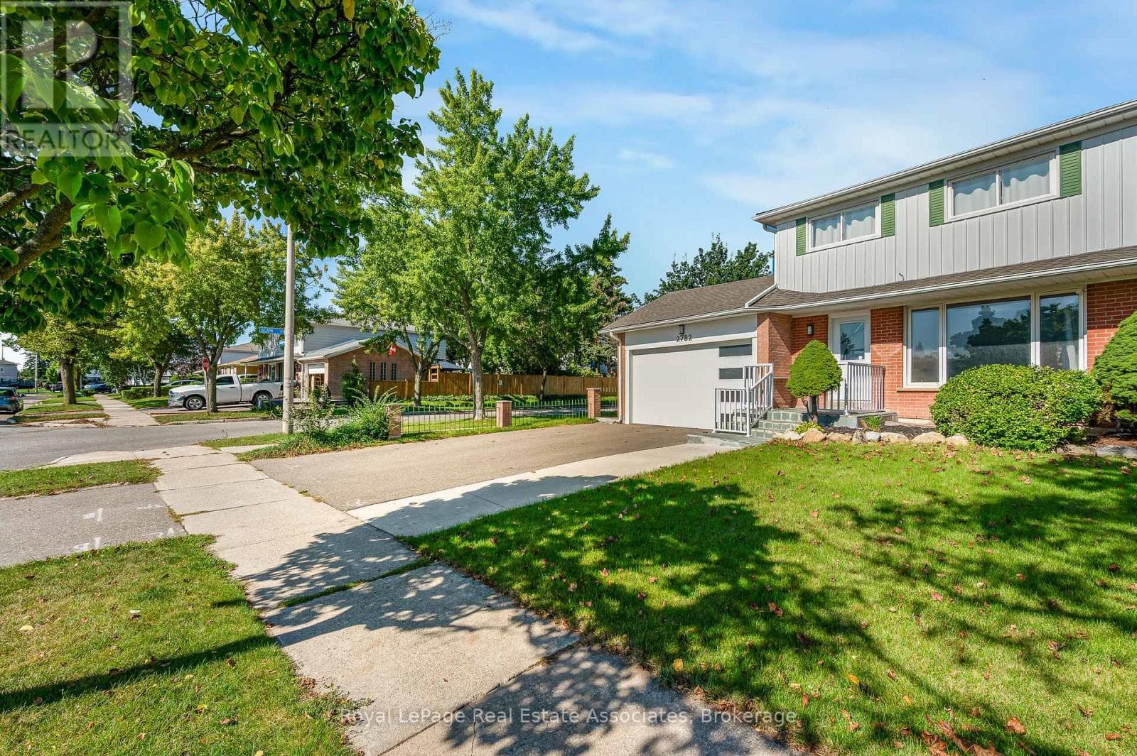 Single Family at 2782 Hollington Crescent, Mississauga (Sheridan), Ontario - Photo 2 - RE/MAX Garden City Realty