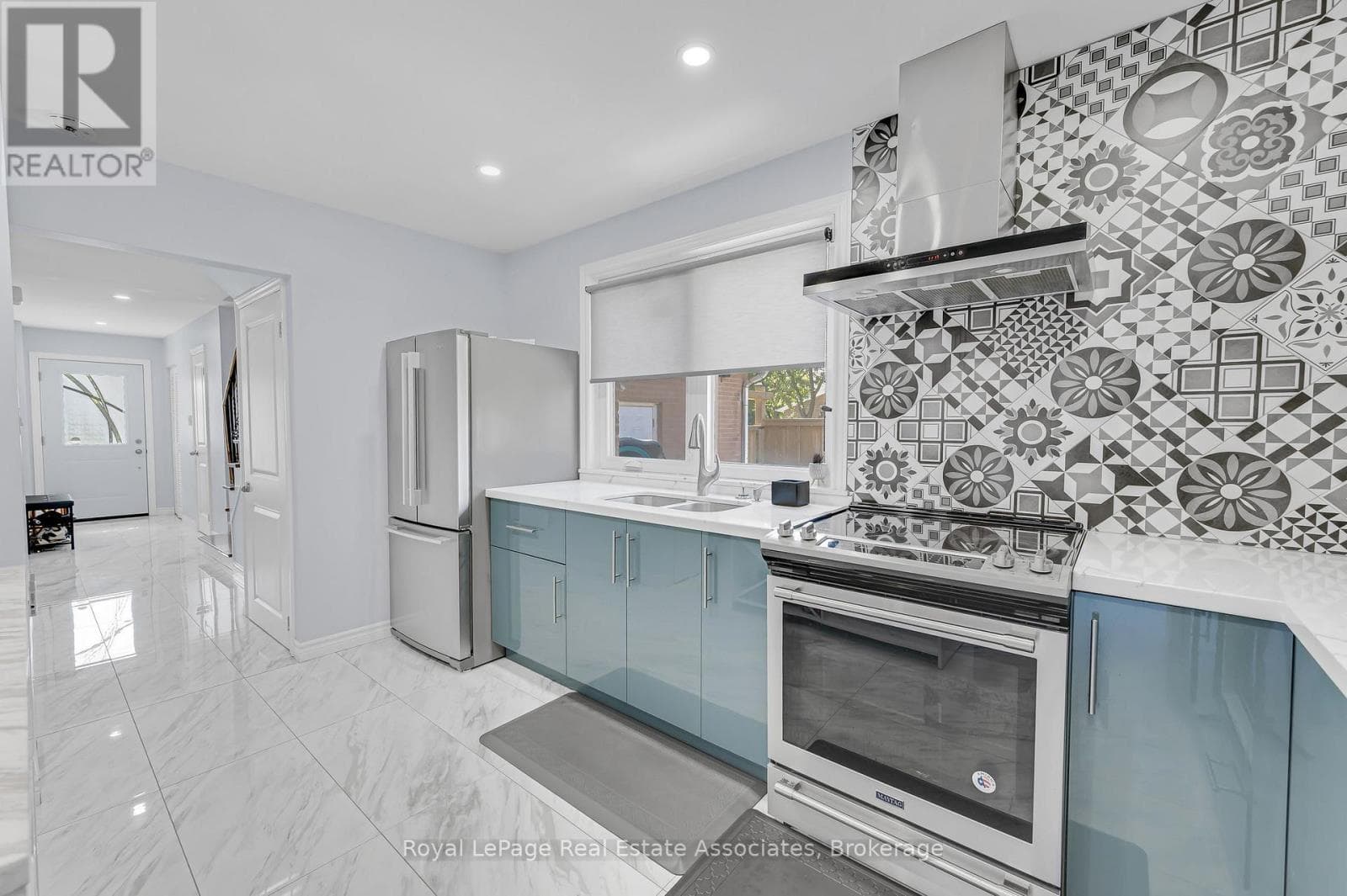 Single Family at 2782 Hollington Crescent, Mississauga (Sheridan), Ontario - Photo 7 - RE/MAX Garden City Realty
