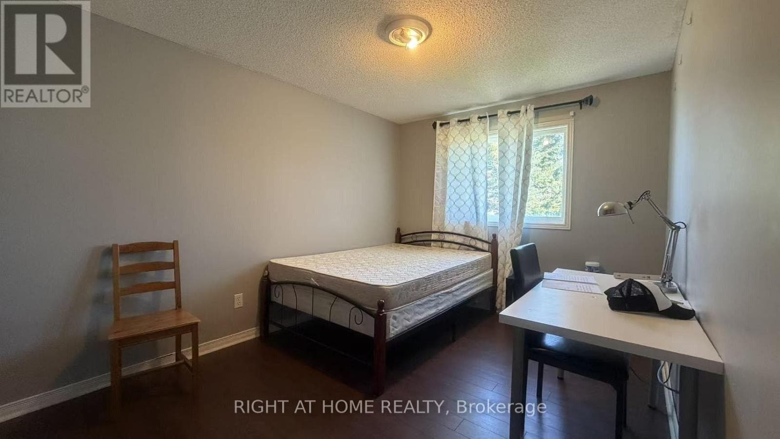 Single Family at 271 Fleming Drive, London East (East D), Ontario - Photo 9 - RE/MAX Garden City Realty
