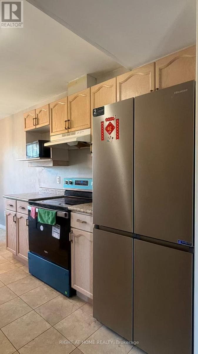Single Family at 271 Fleming Drive, London East (East D), Ontario - Photo 4 - RE/MAX Garden City Realty