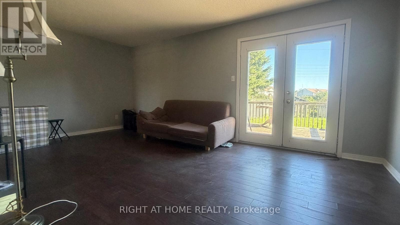 Single Family at 271 Fleming Drive, London East (East D), Ontario - Photo 6 - RE/MAX Garden City Realty