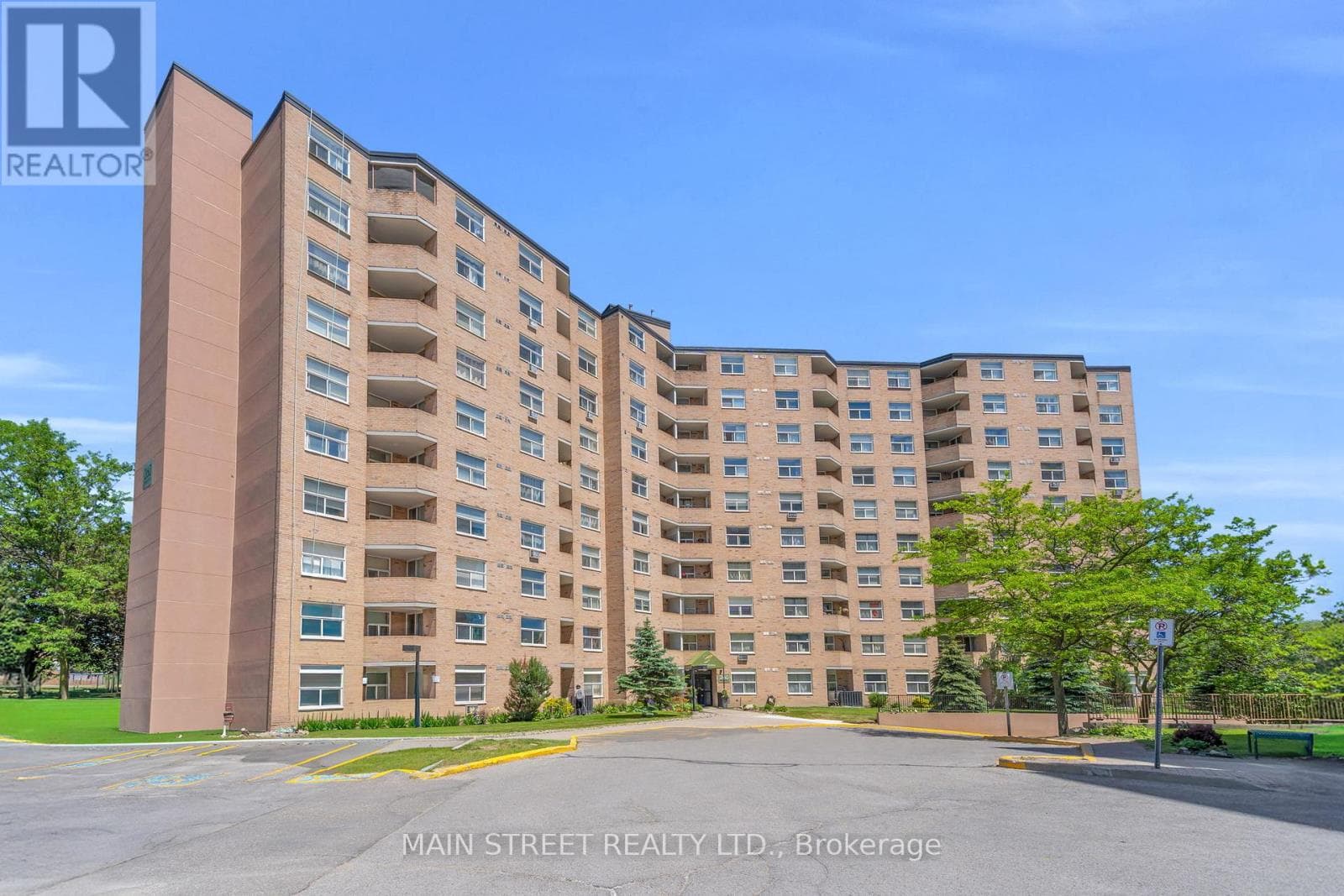 Single Family at 1008- 260 Davis Drive, Newmarket (Central Newmarket), Ontario - Photo 2 - RE/MAX Garden City Realty