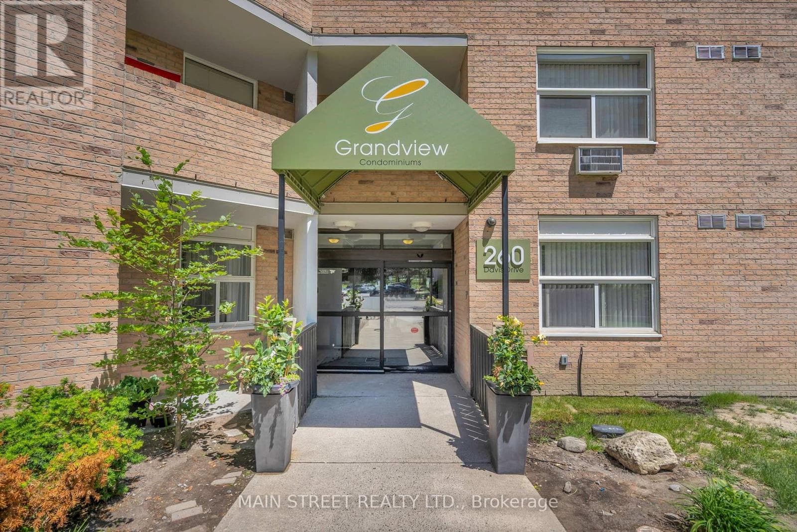 Single Family at 1008- 260 Davis Drive, Newmarket (Central Newmarket), Ontario - Photo 3 - RE/MAX Garden City Realty