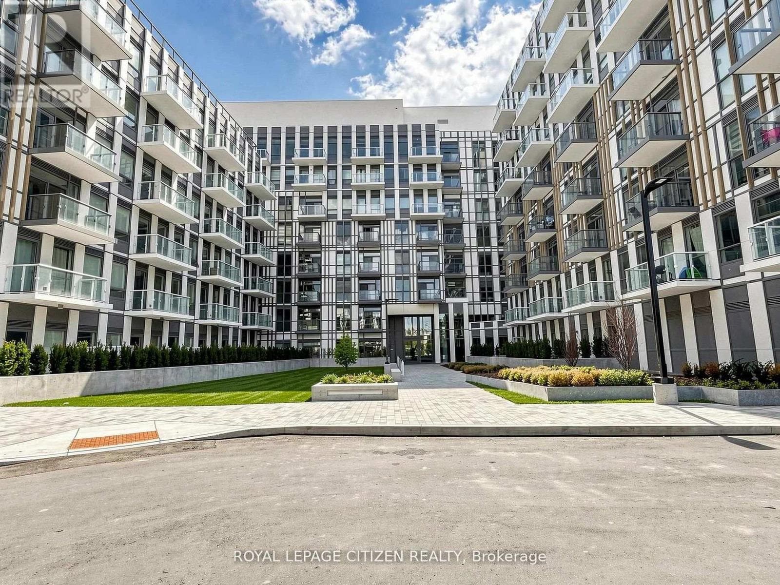 324- 1005 Dundas Avenue