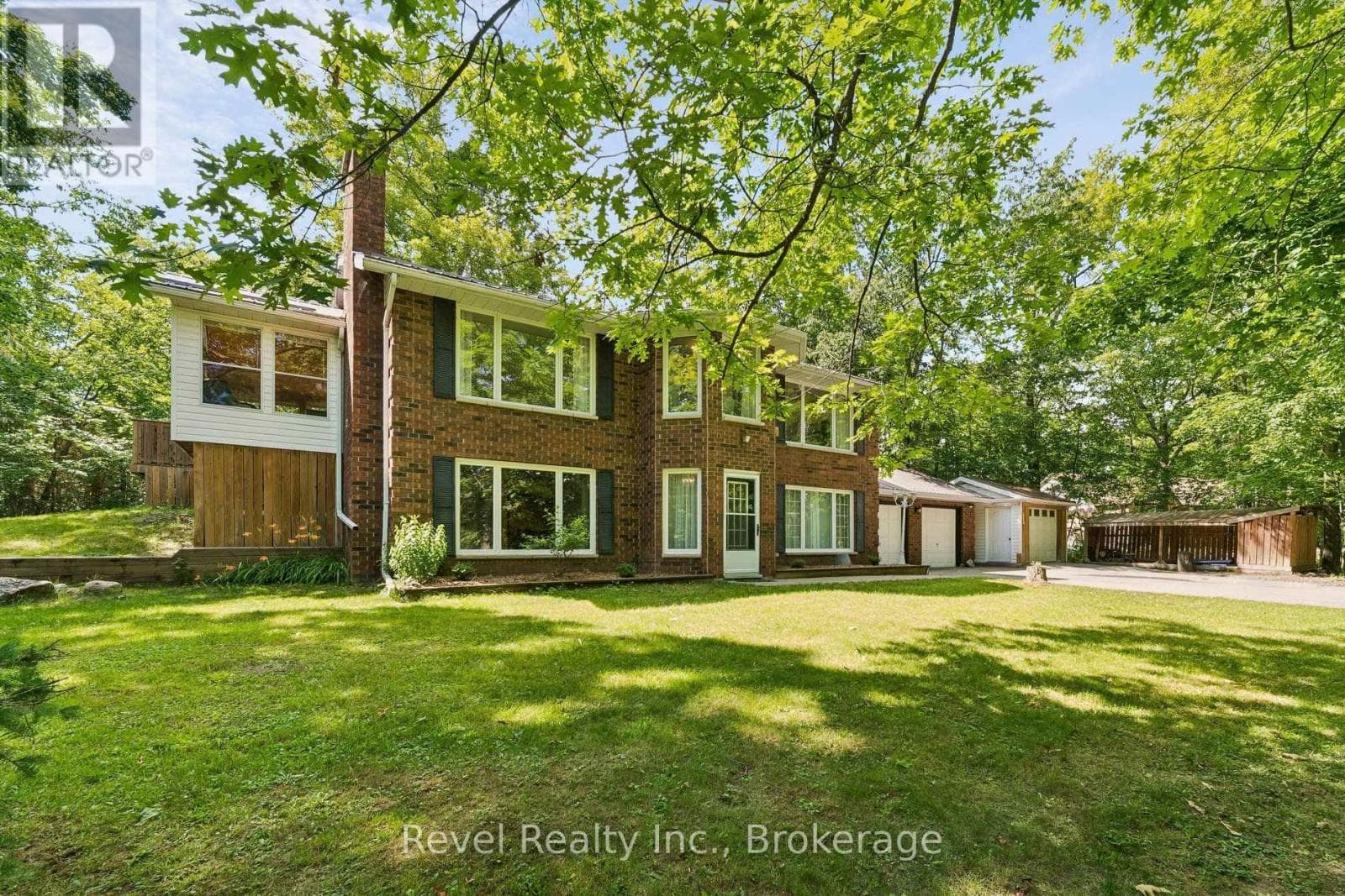 18 Bessie Avenue