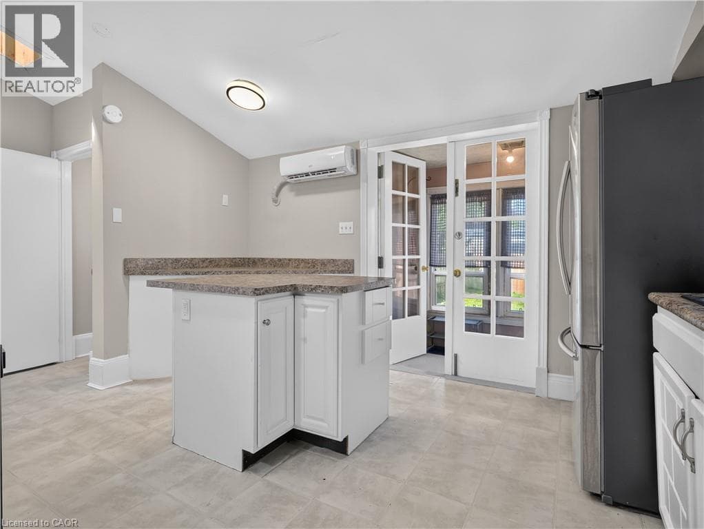 Single Family at 15 CATHERINE Street, St. Catharines, Ontario - Photo 10 - RE/MAX Garden City Realty