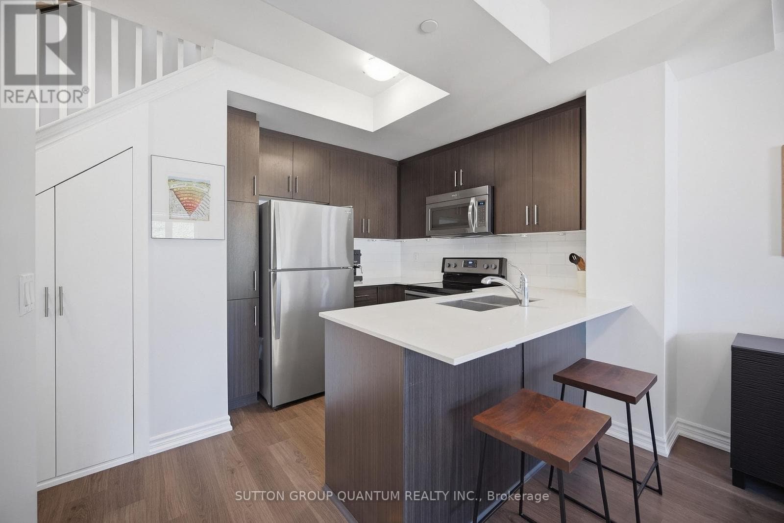 Single Family at 5- 145 Long Branch Avenue, Toronto (Long Branch), Ontario - Photo 9 - RE/MAX Garden City Realty