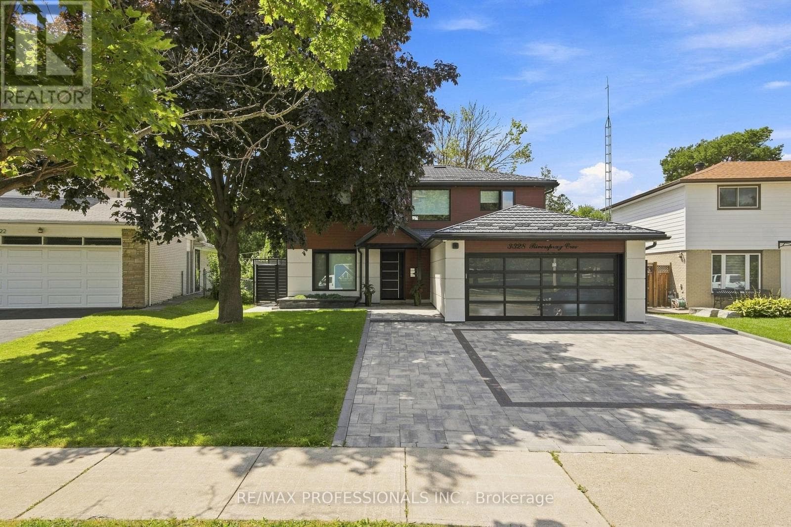 3328 Riverspray Crescent