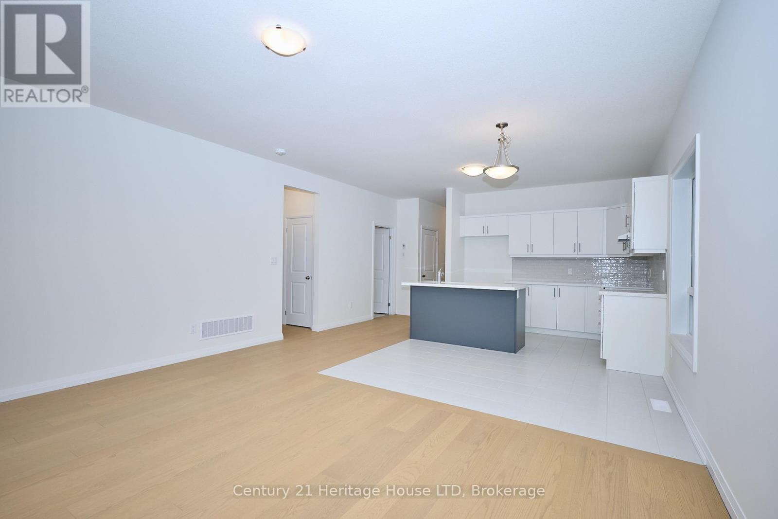 Single Family at 407 Louisa Street, Fort Erie (Lakeshore), Ontario - Photo 10 - RE/MAX Garden City Realty