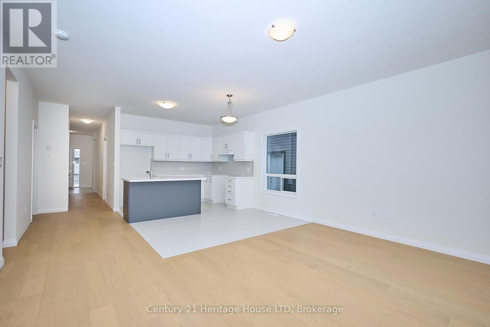 Single Family at 407 Louisa Street, Fort Erie (Lakeshore), Ontario - Photo 9 - RE/MAX Garden City Realty