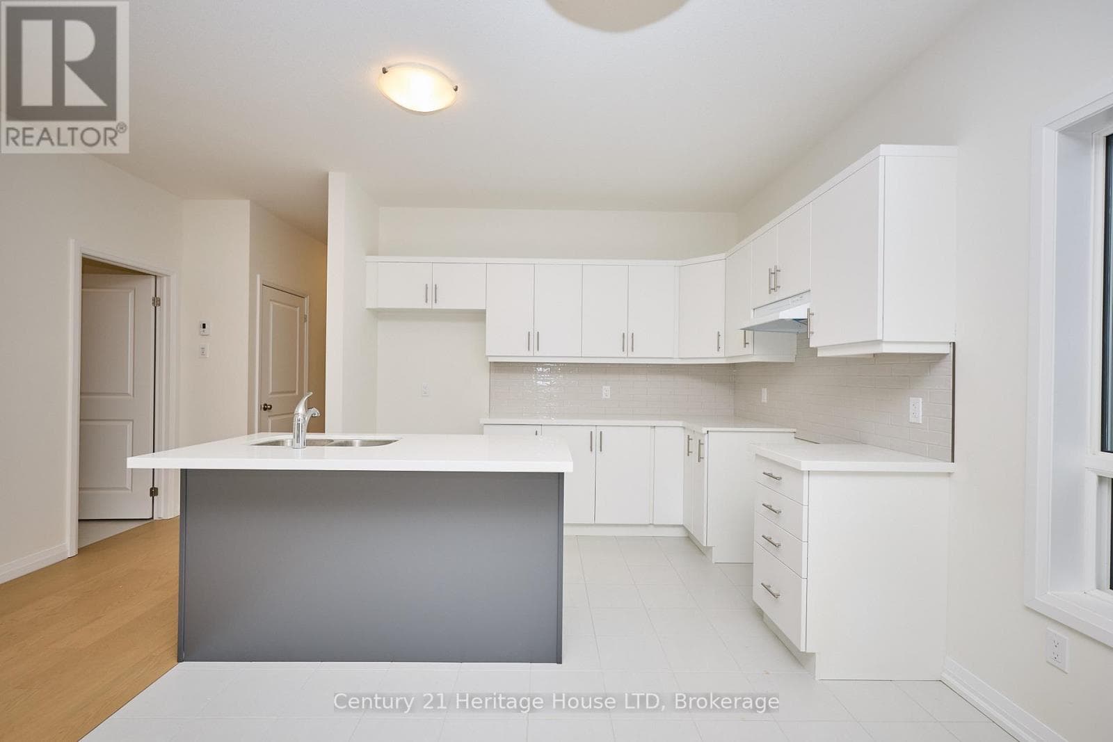 Single Family at 407 Louisa Street, Fort Erie (Lakeshore), Ontario - Photo 8 - RE/MAX Garden City Realty