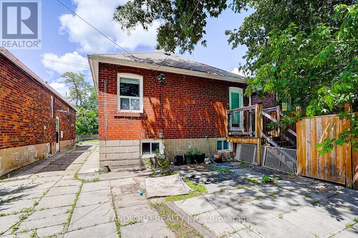 Single Family at Lower- 79 O'Connor Drive, Toronto (Broadview North), Ontario - Photo 5 - RE/MAX Garden City Realty