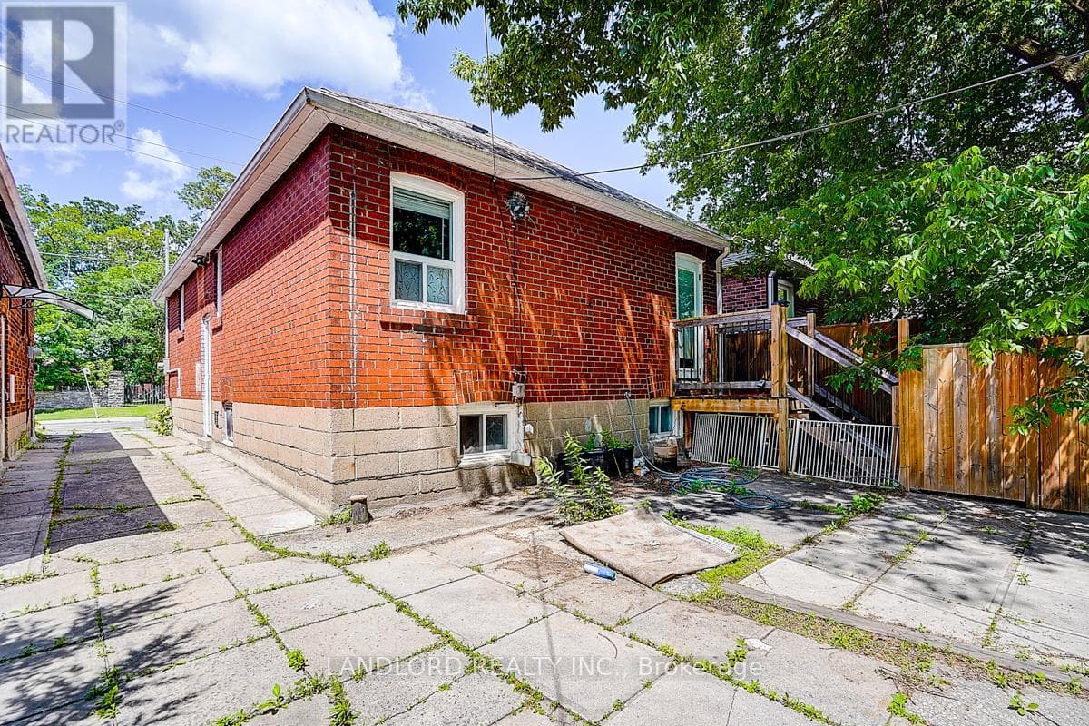 Single Family at Lower- 79 O'Connor Drive, Toronto (Broadview North), Ontario - Photo 7 - RE/MAX Garden City Realty
