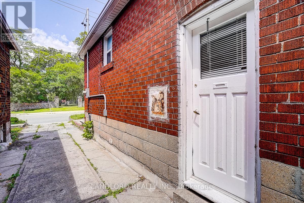 Single Family at Lower- 79 O'Connor Drive, Toronto (Broadview North), Ontario - Photo 8 - RE/MAX Garden City Realty